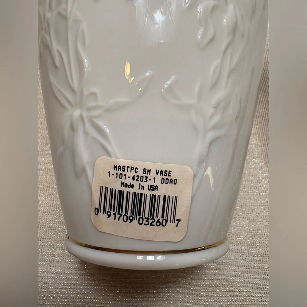 Lenox Masterpiece Small Vase Hand-Decorated w/ 24 Karat Gold Trim